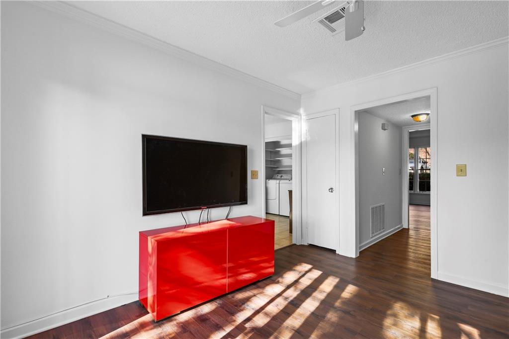 2501 Northlake Court NE