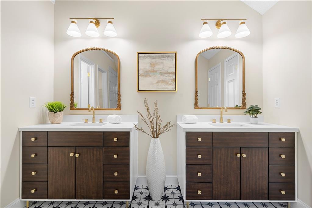 6856 Hill Creek Cove