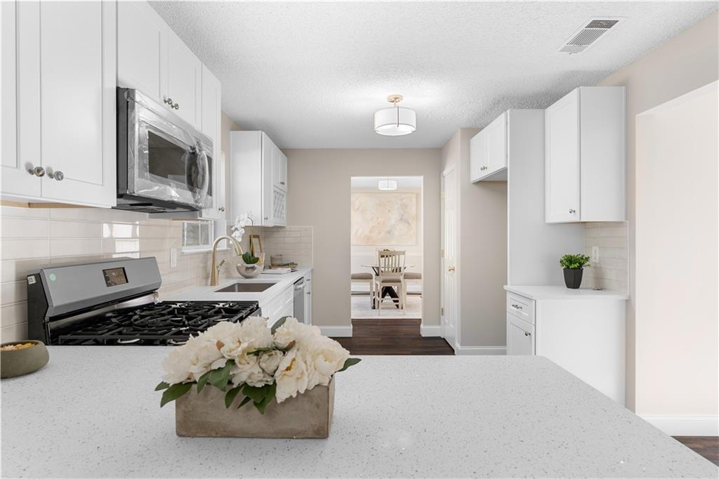 6856 Hill Creek Cove