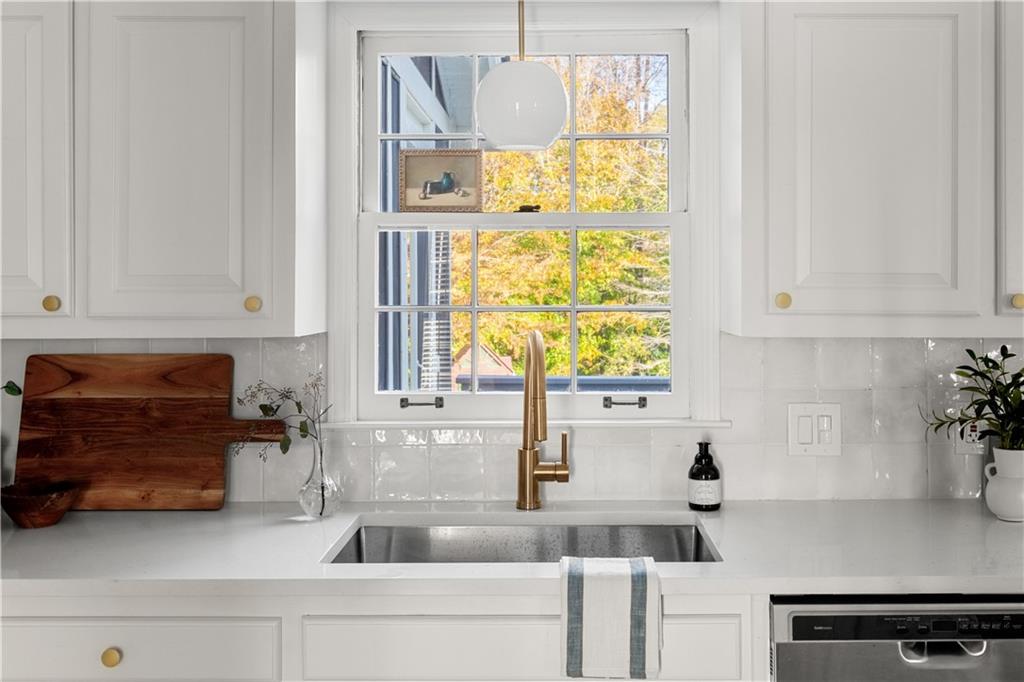 2268 Woodsfield Lane NE