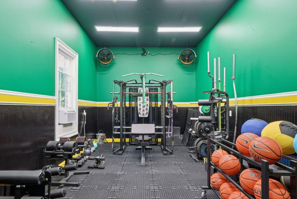 841 Camden Park Court NE