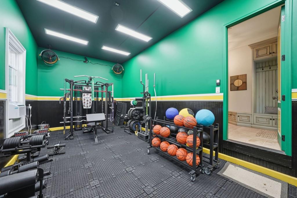 841 Camden Park Court NE