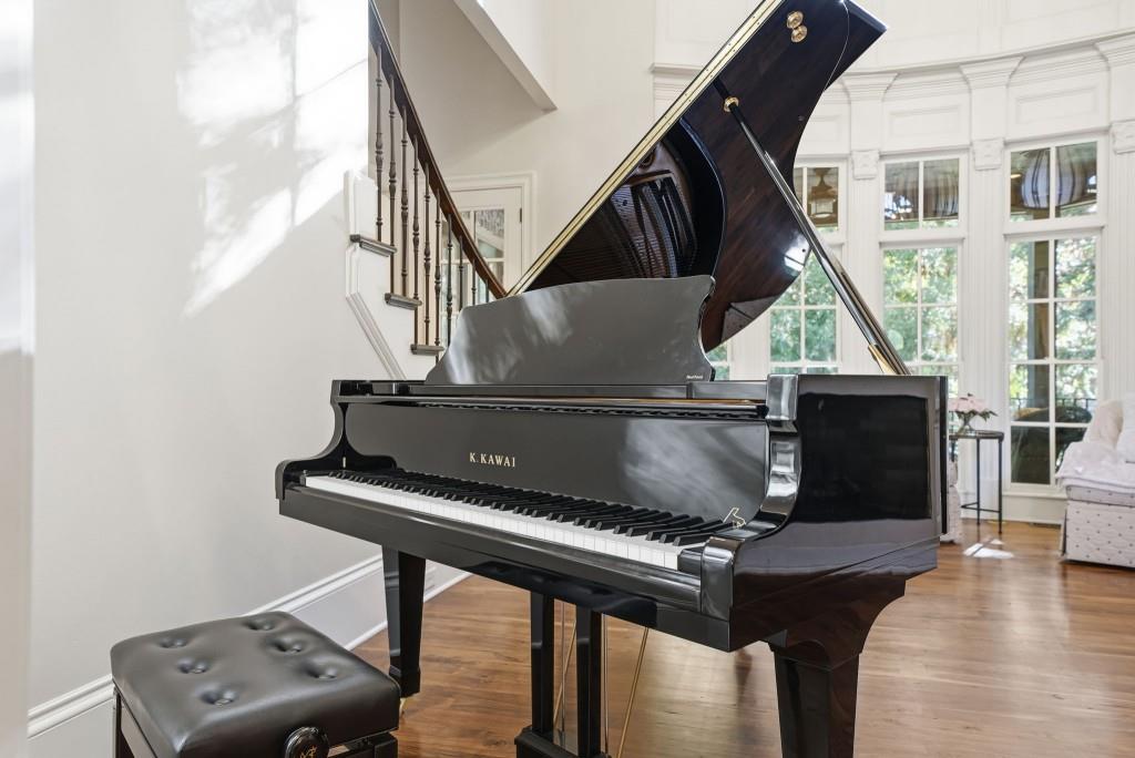 841 Camden Park Court NE