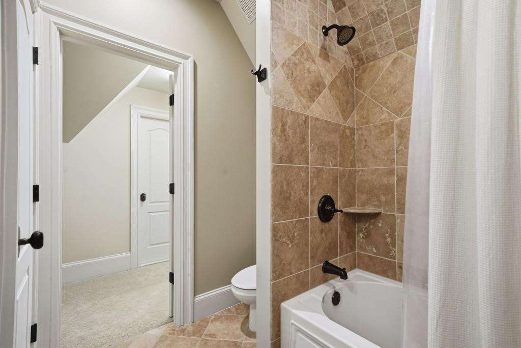 841 Camden Park Court NE