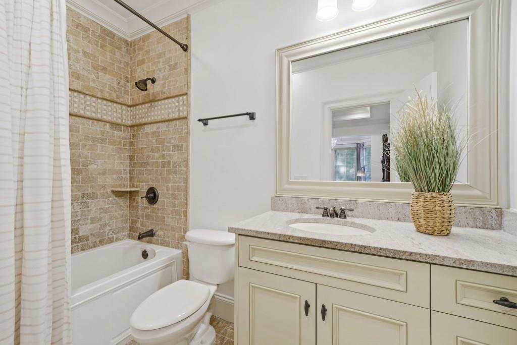 841 Camden Park Court NE