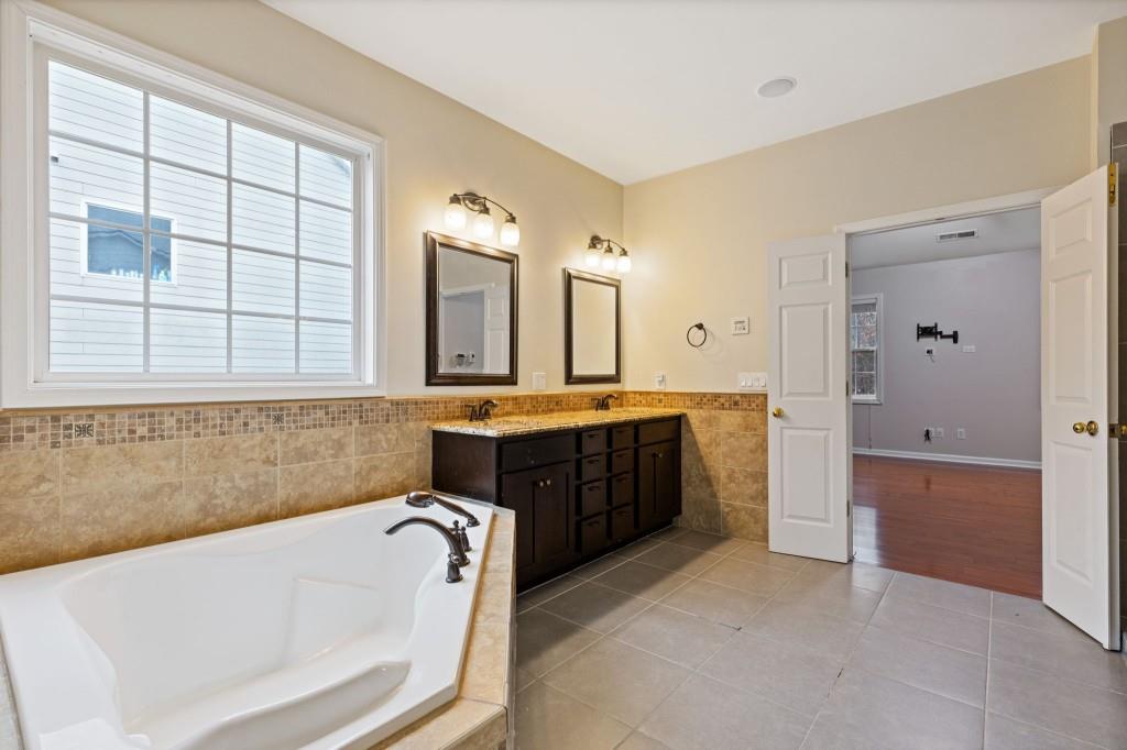 2813 Glenlocke Way NW