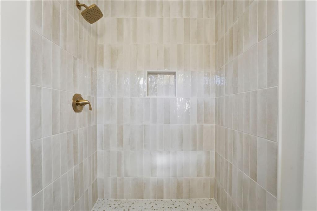 135 Reeceburg Road SE