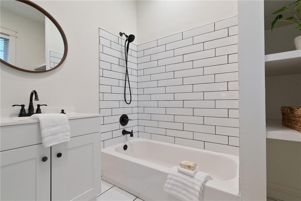 715 Woodson Street SE