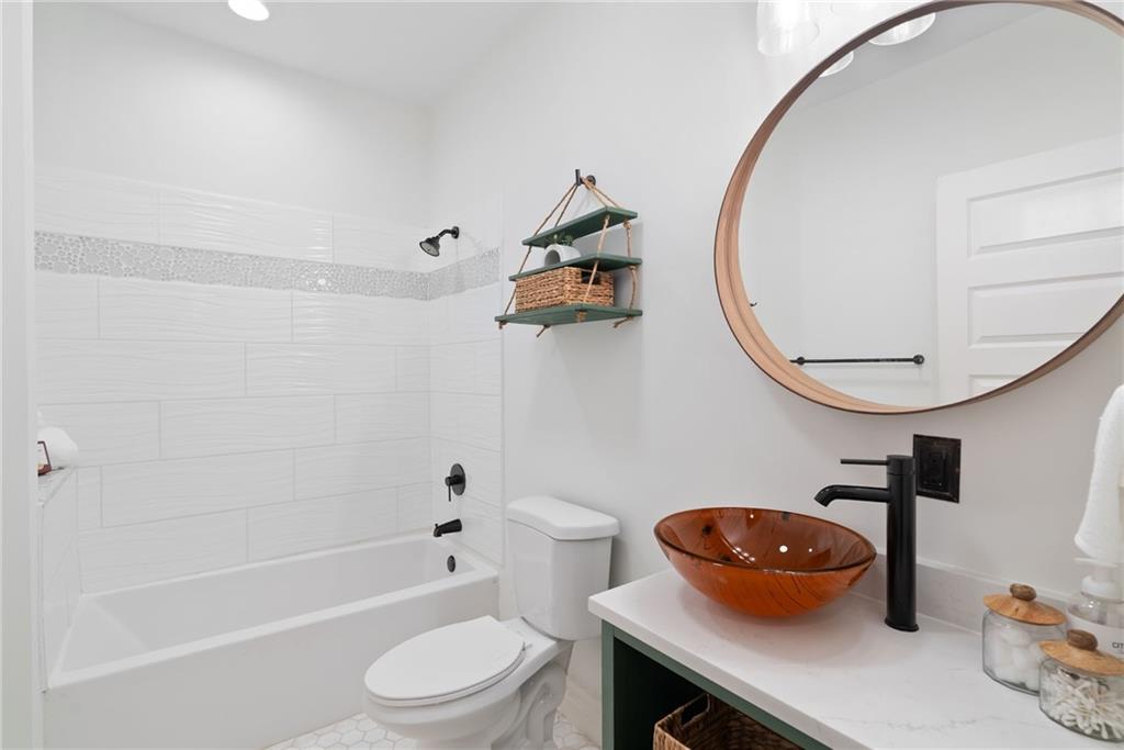 715 Woodson Street SE