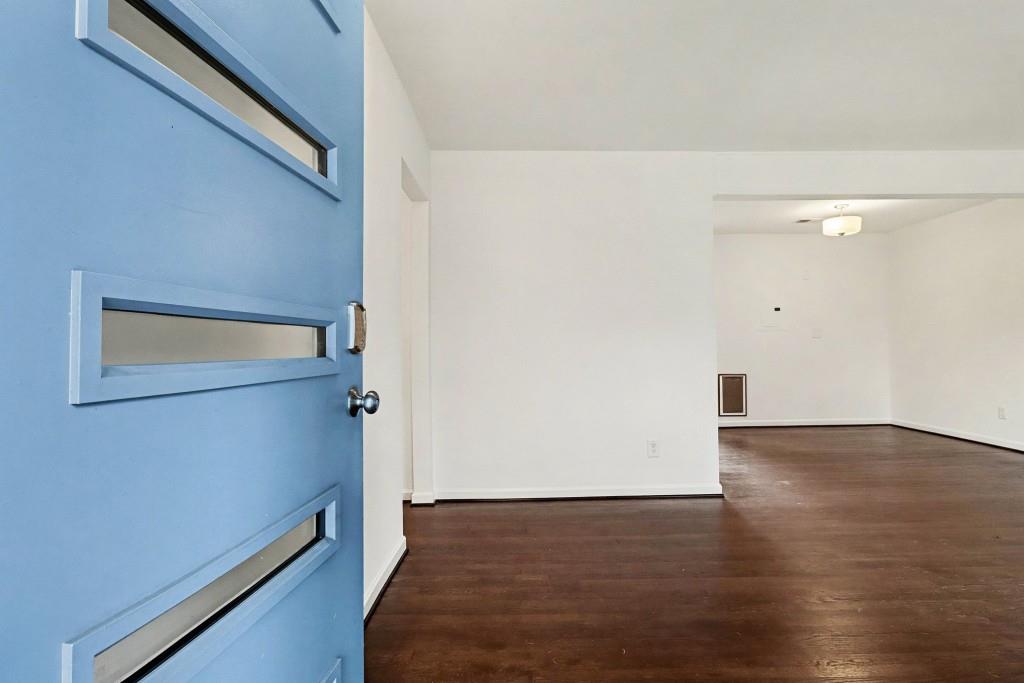 3053 Hollywood Drive