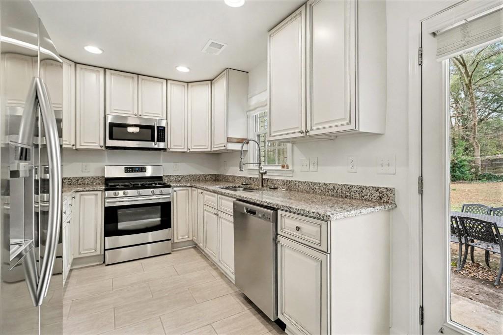 3053 Hollywood Drive