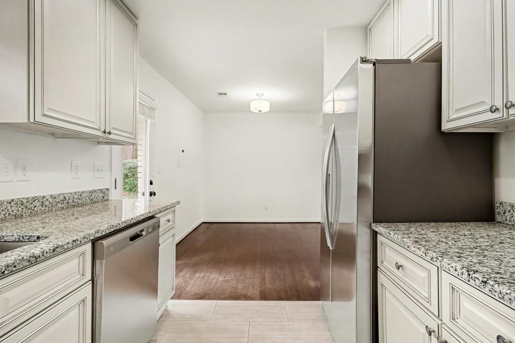 3053 Hollywood Drive