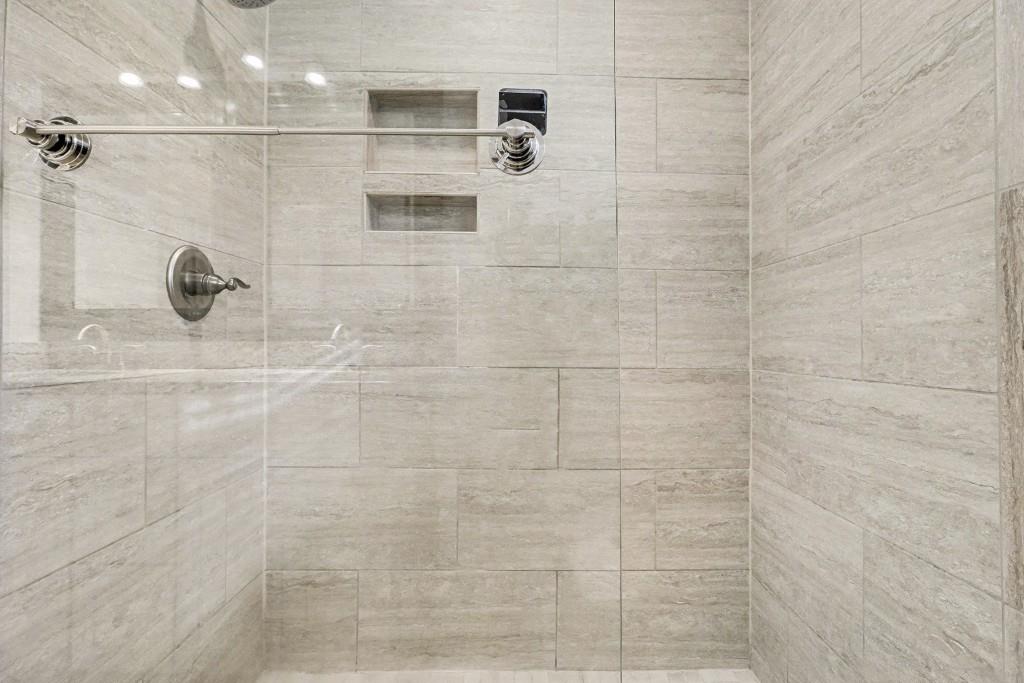 3053 Hollywood Drive