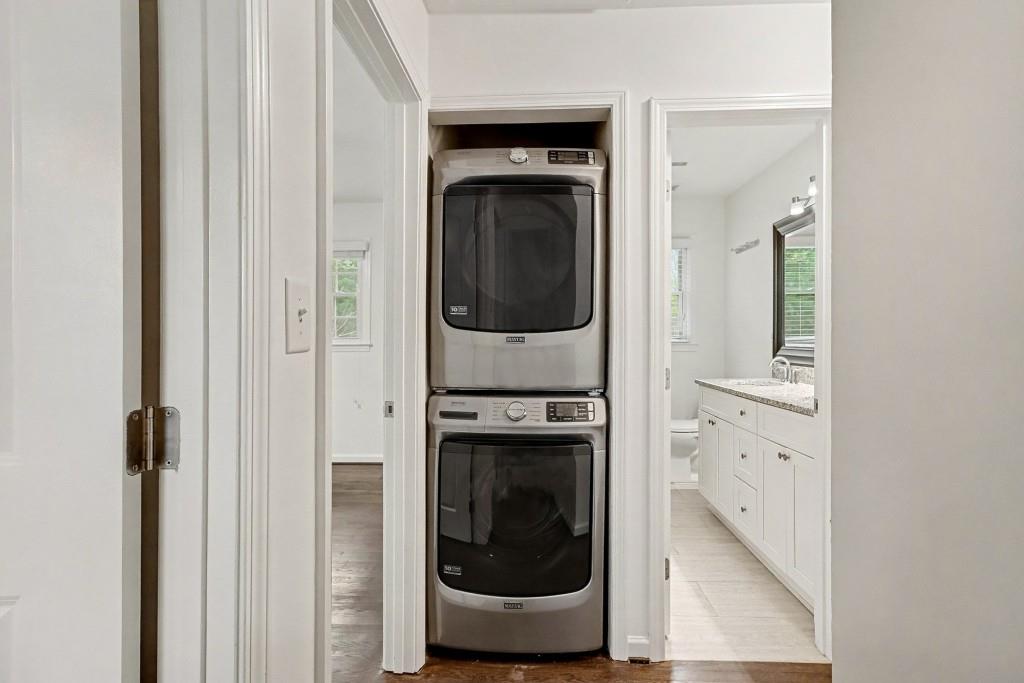 3053 Hollywood Drive