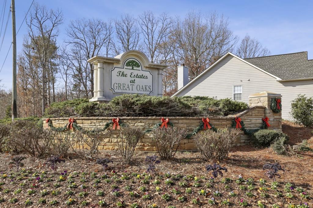 1090 Great Oaks Drive