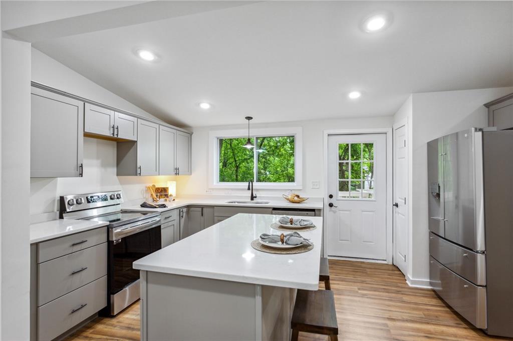 698 Garibaldi Street SW