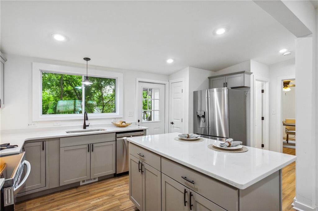 698 Garibaldi Street SW