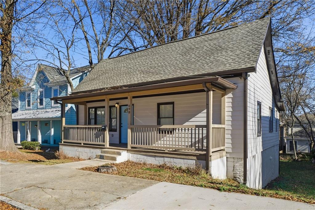 698 Garibaldi Street SW