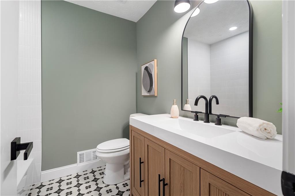 767 Starmist Court NE