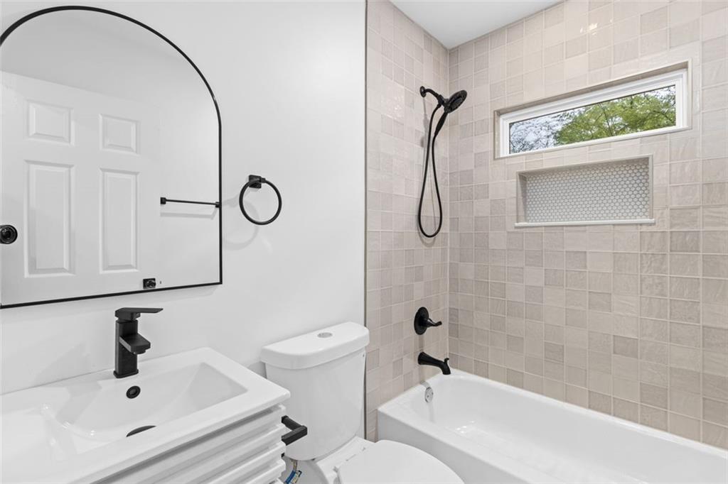 150 BIXBY Terrace SE