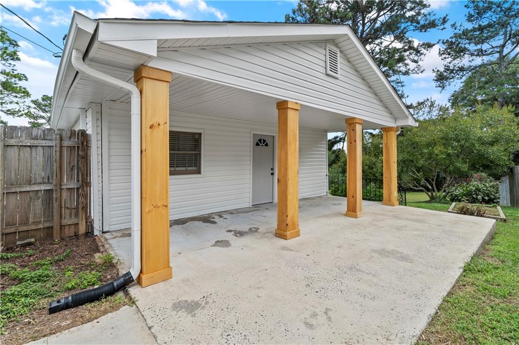 16 Barnesdale Way NE