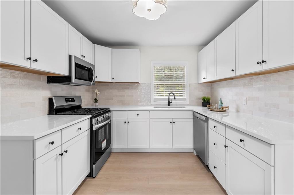 16 Barnesdale Way NE