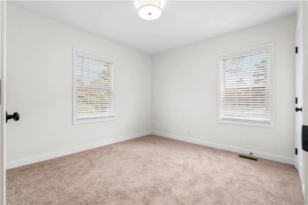 16 Barnesdale Way NE