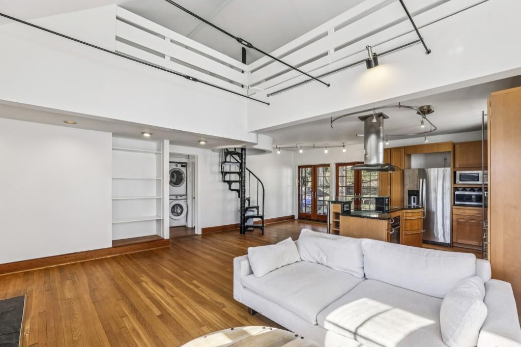 918 Glen Arden Way NE