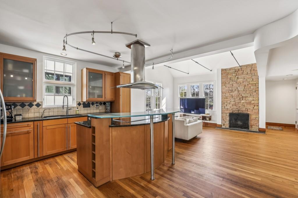 918 Glen Arden Way NE