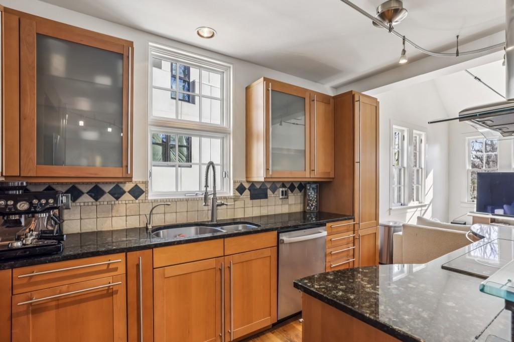 918 Glen Arden Way NE