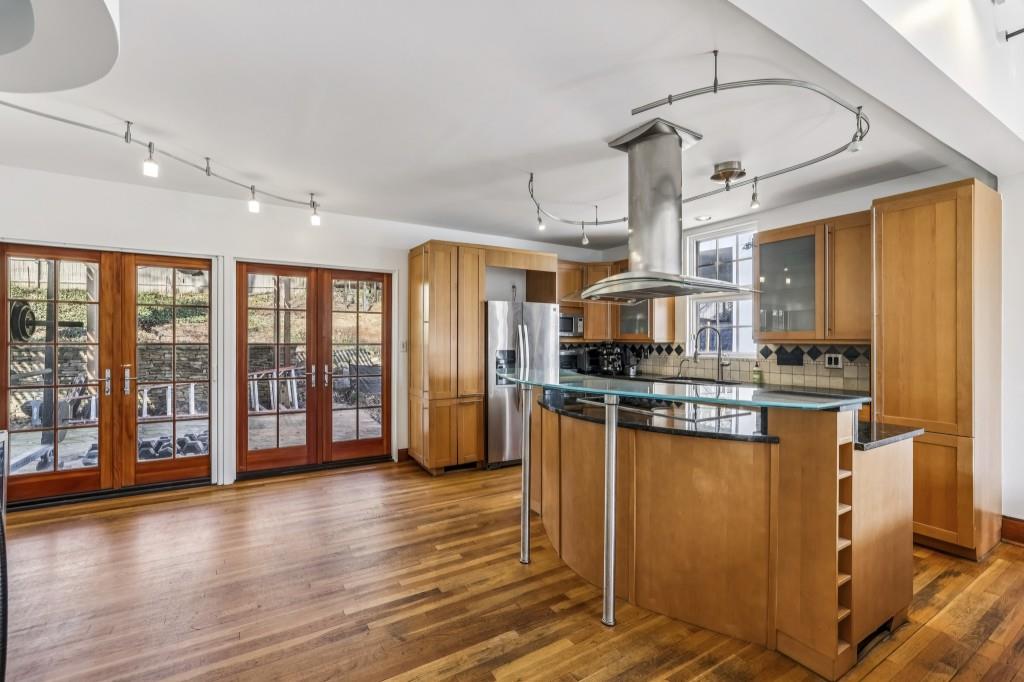 918 Glen Arden Way NE