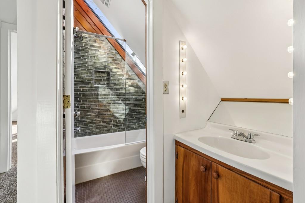 918 Glen Arden Way NE