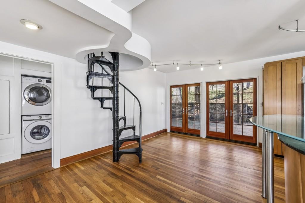 918 Glen Arden Way NE