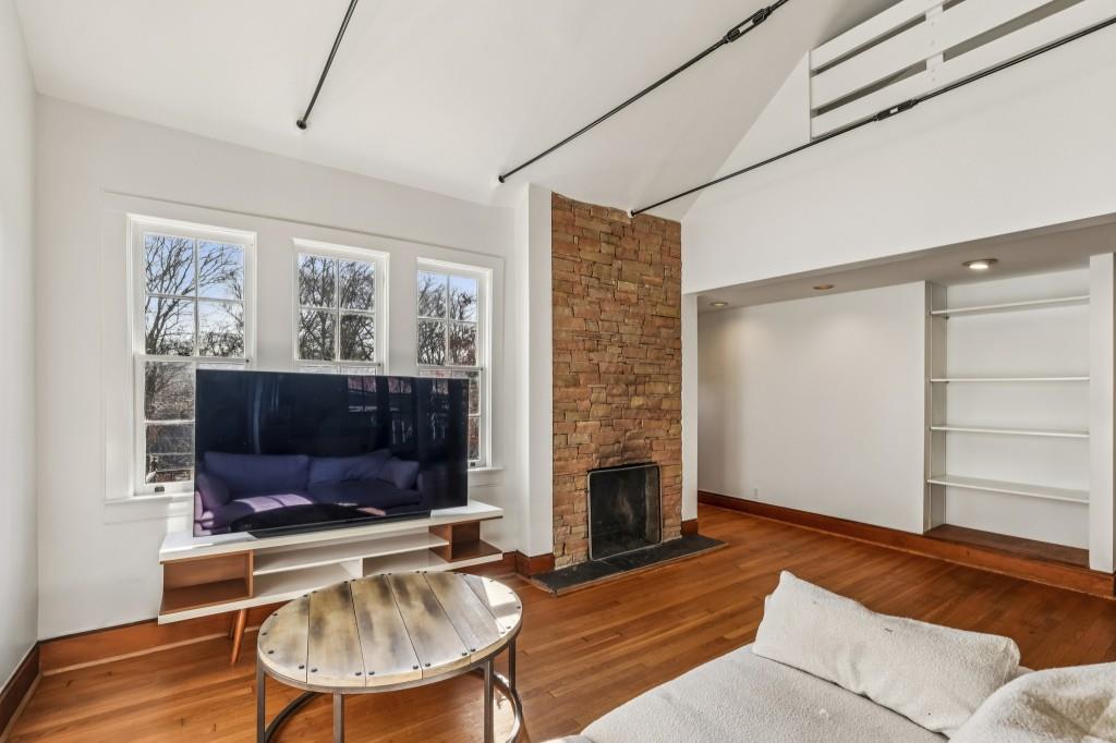 918 Glen Arden Way NE