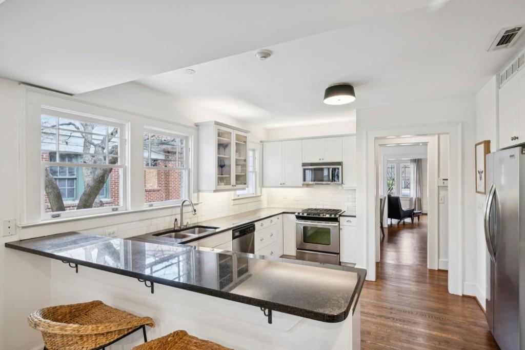 1229 Cameron Court NE