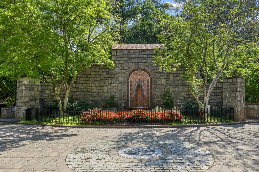 734 Woodson Street SE