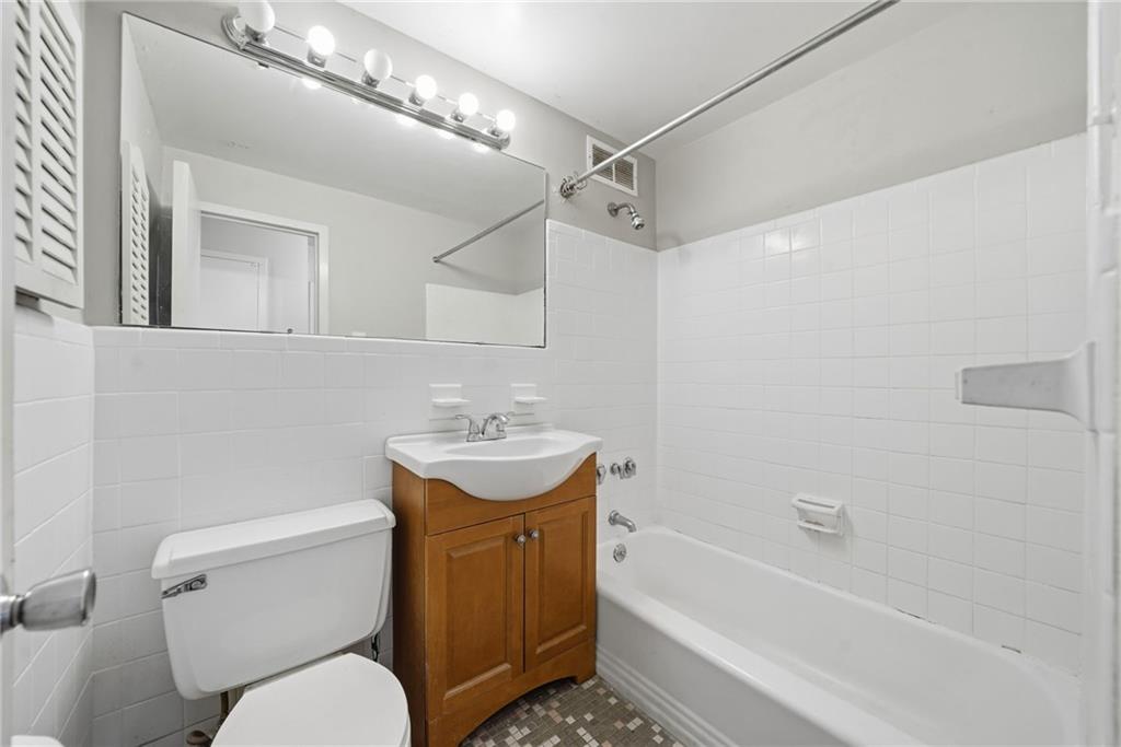 215 Piedmont Avenue NE Unit 2002