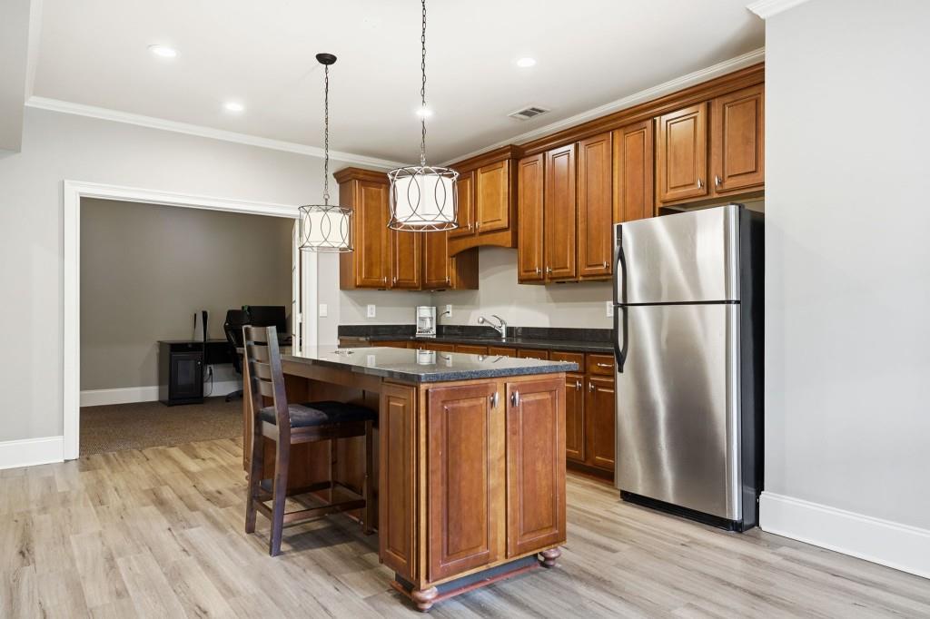2718 Henderson Summit