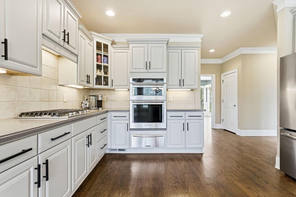 2718 Henderson Summit