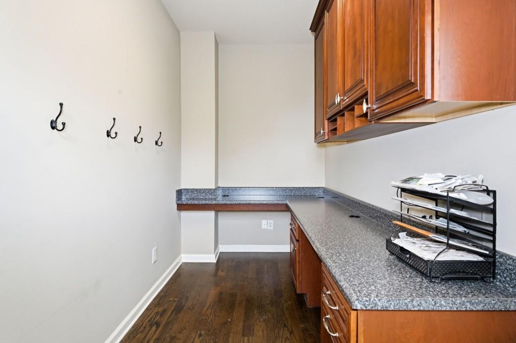 2718 Henderson Summit