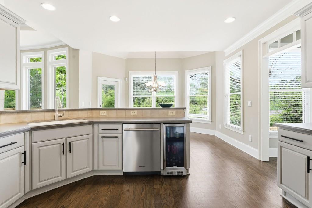 2718 Henderson Summit