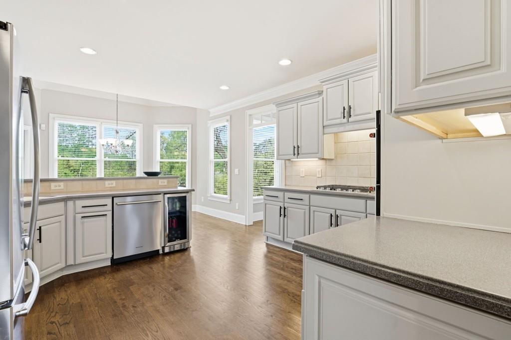 2718 Henderson Summit