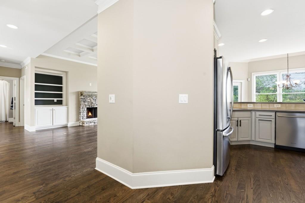 2718 Henderson Summit