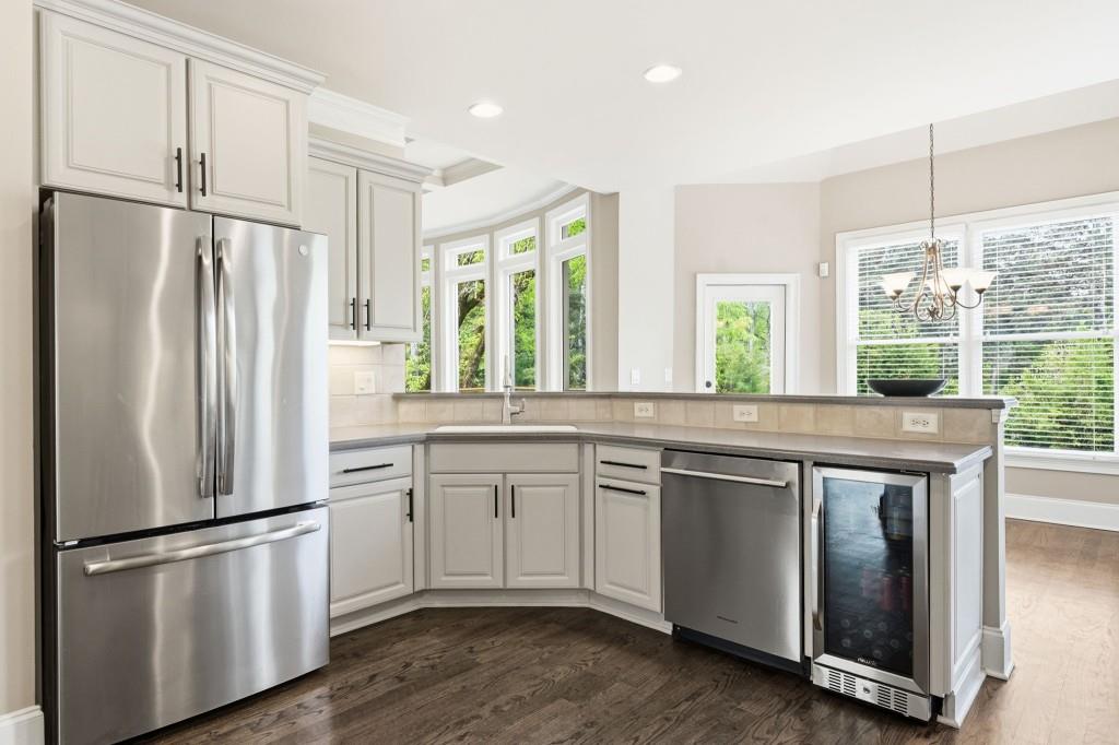 2718 Henderson Summit