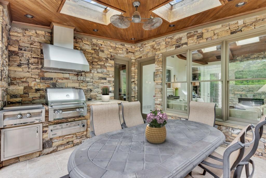 2494 Oak Grove Estates NE