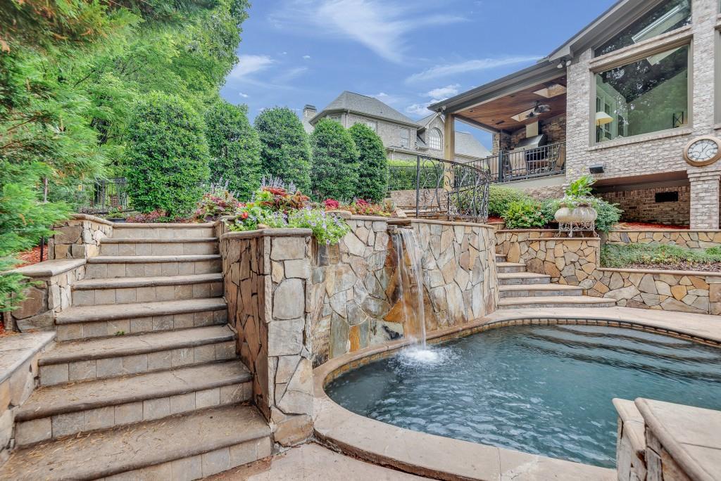 2494 Oak Grove Estates NE