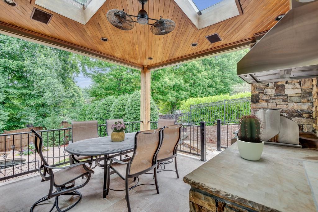 2494 Oak Grove Estates NE