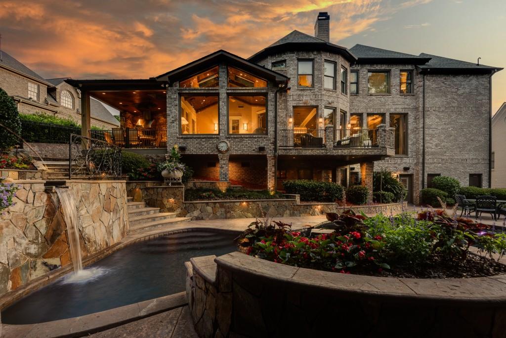 2494 Oak Grove Estates NE