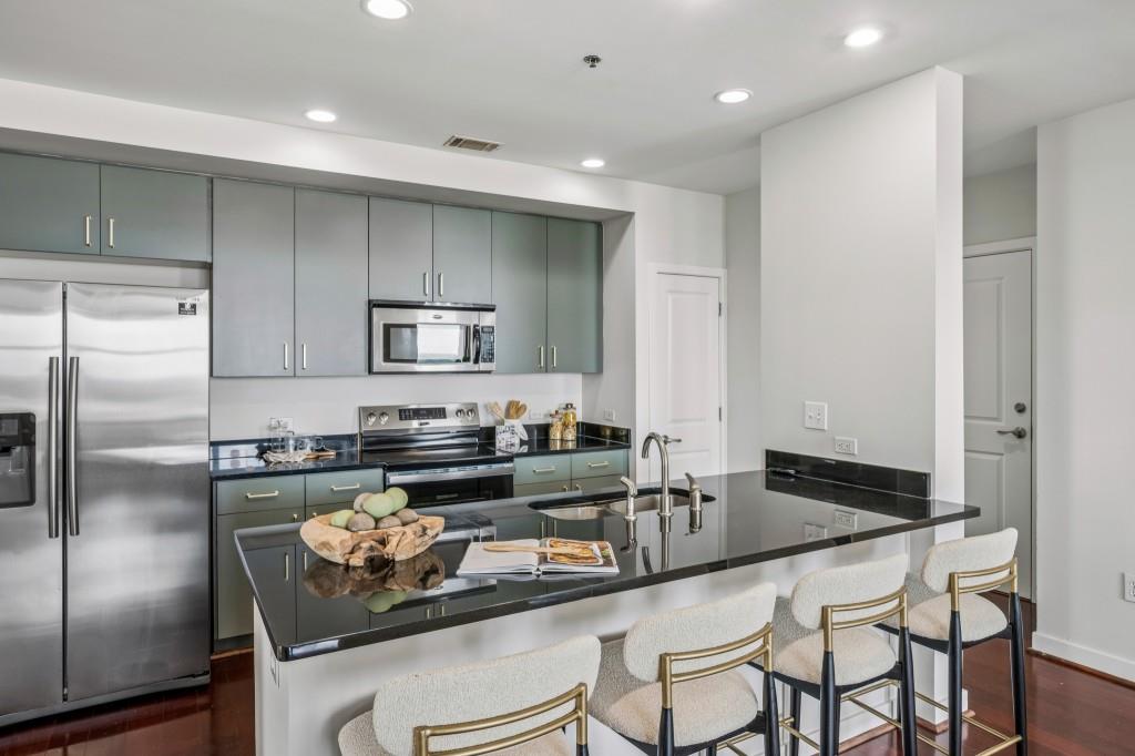 565 Peachtree Street NE Unit 1610