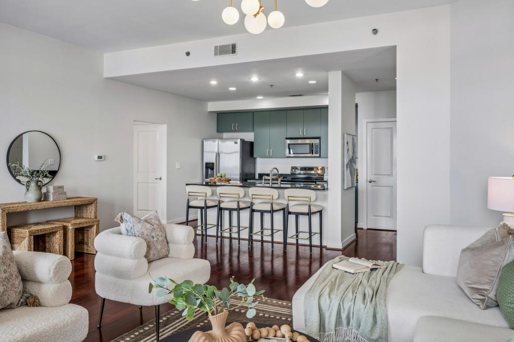 565 Peachtree Street NE Unit 1610